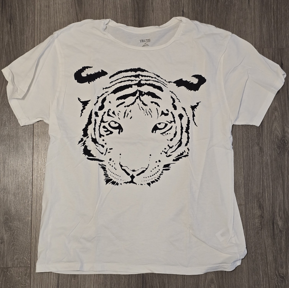 TRUTH TShirt L